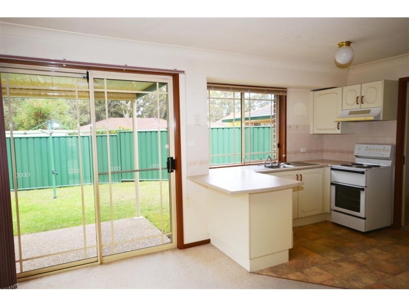 8 Regal Place, Bomaderry NSW 2541