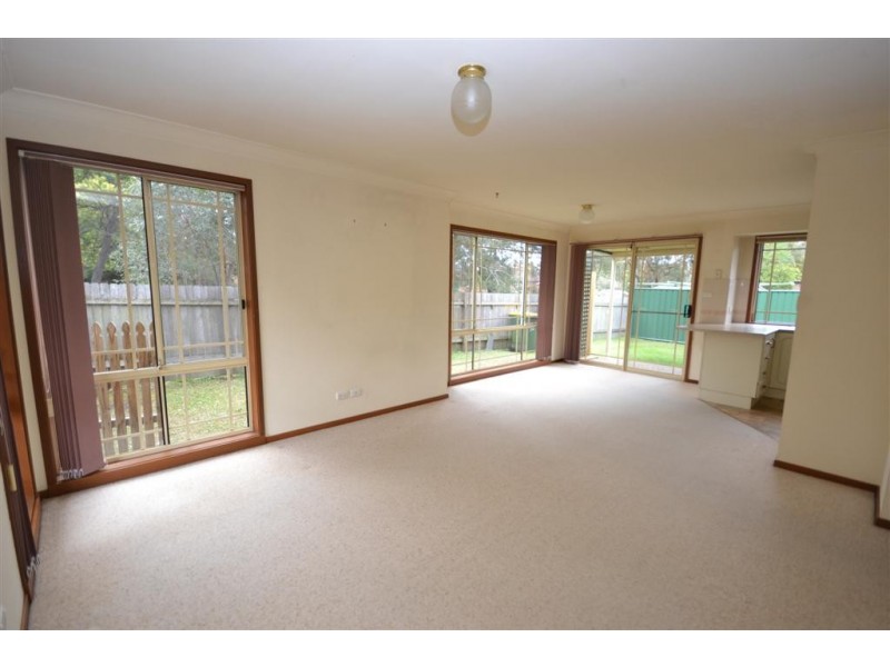 8 Regal Place, Bomaderry NSW 2541