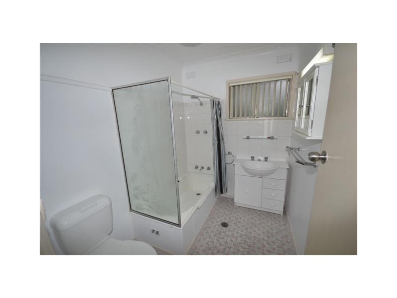 385 Princes Highway, Bomaderry NSW 2541