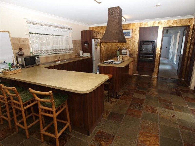 8 Mountain View Place, Shoalhaven Heads NSW 2535