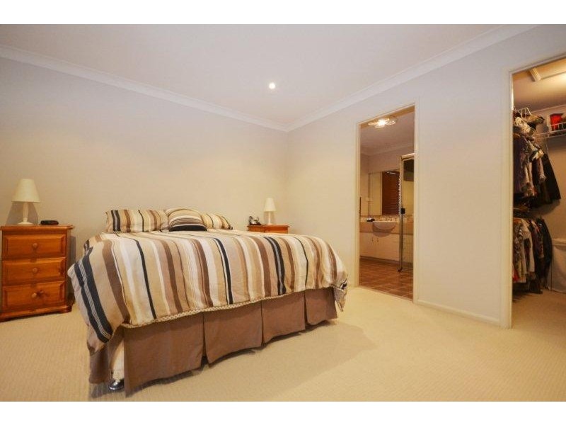 37 Emerald Drive, Meroo Meadow NSW 2540