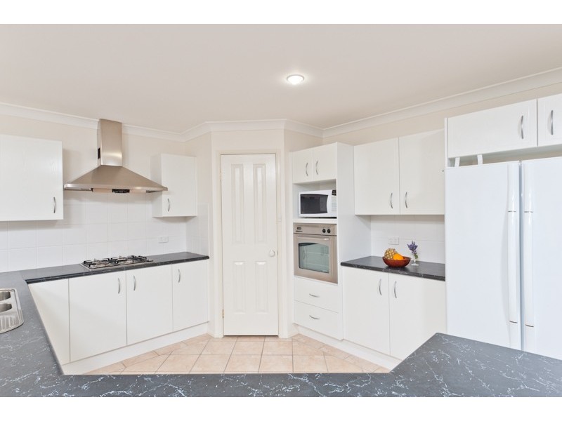 1 Marigold Close, Bomaderry NSW 2541