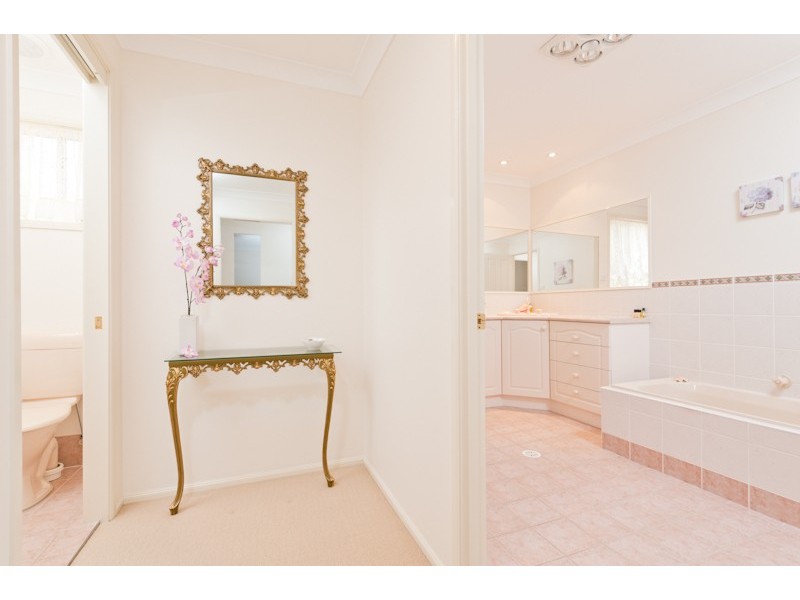 1 Marigold Close, Bomaderry NSW 2541