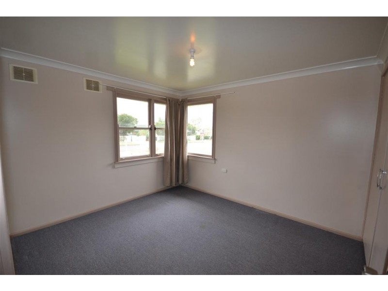 24 Quiberon Street, Nowra NSW 2541