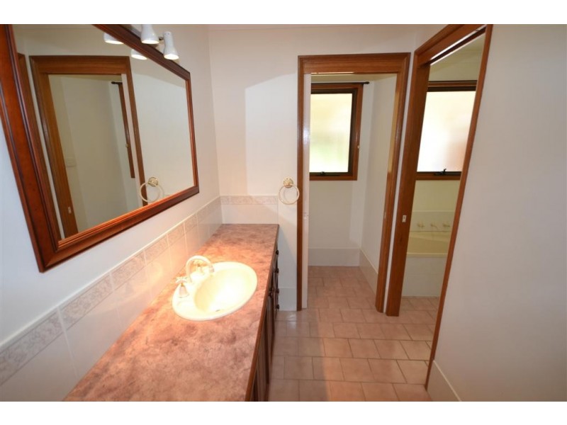 216 Yurunga Drive, North Nowra NSW 2541