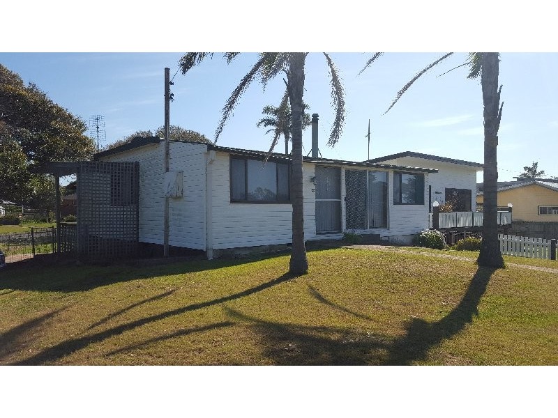 22 McIntosh Street, Shoalhaven Heads NSW 2535