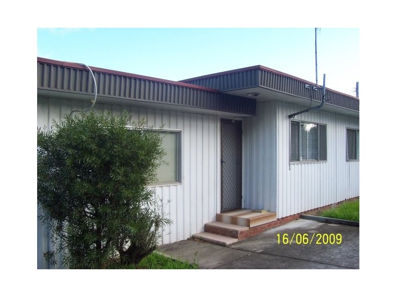 2/8  CREST AVENUE, North Nowra NSW 2541
