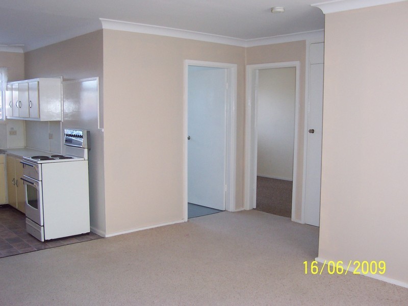 2/8  CREST AVENUE, North Nowra NSW 2541