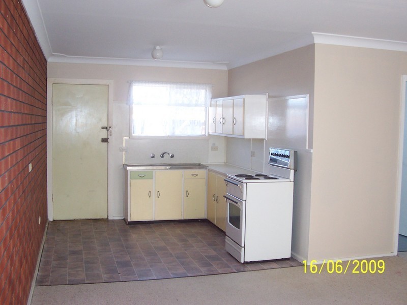 2/8  CREST AVENUE, North Nowra NSW 2541