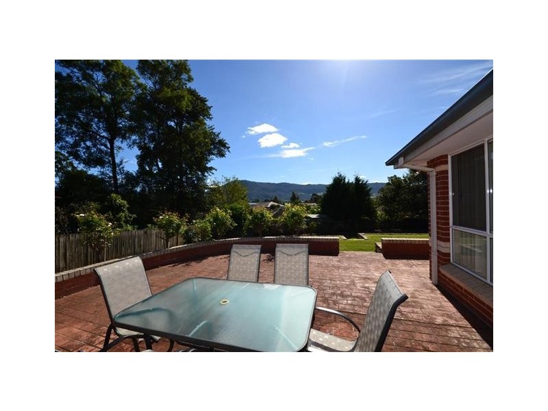 10 HAMILTON PLACE, Bomaderry NSW 2541
