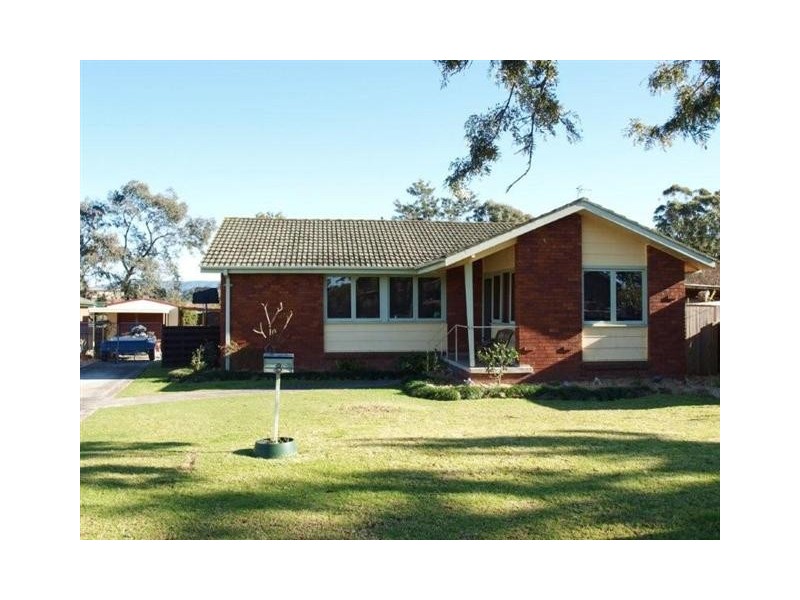 8 Wondalga Crescent, Nowra NSW 2541