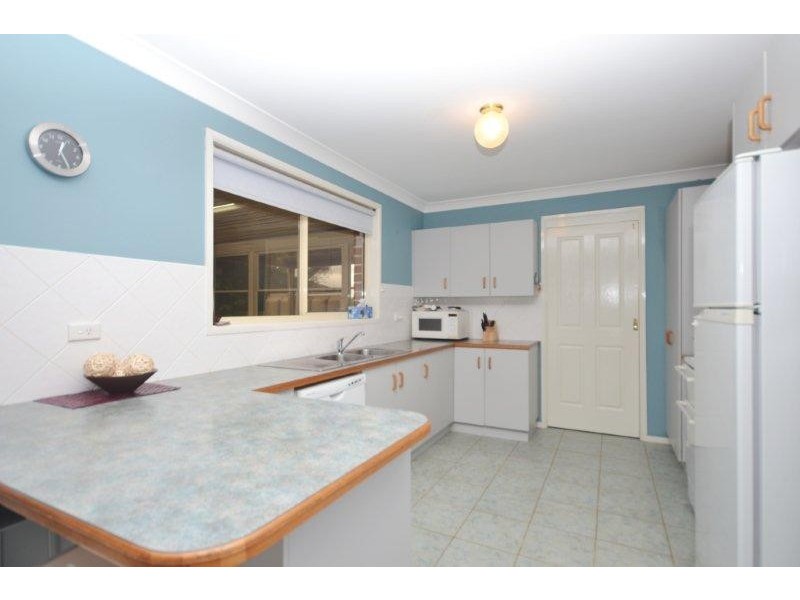 11 Hermes Crescent, Worrigee NSW 2540