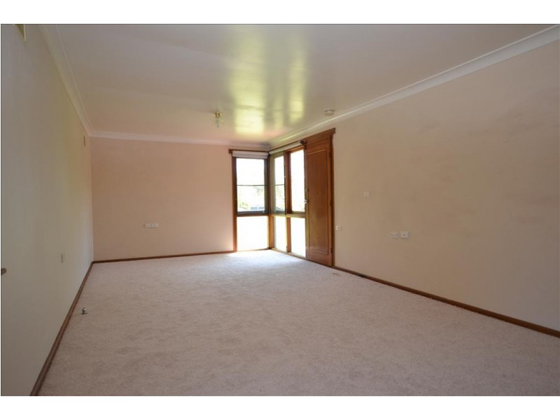 19 Taranna Crescent, Nowra NSW 2541