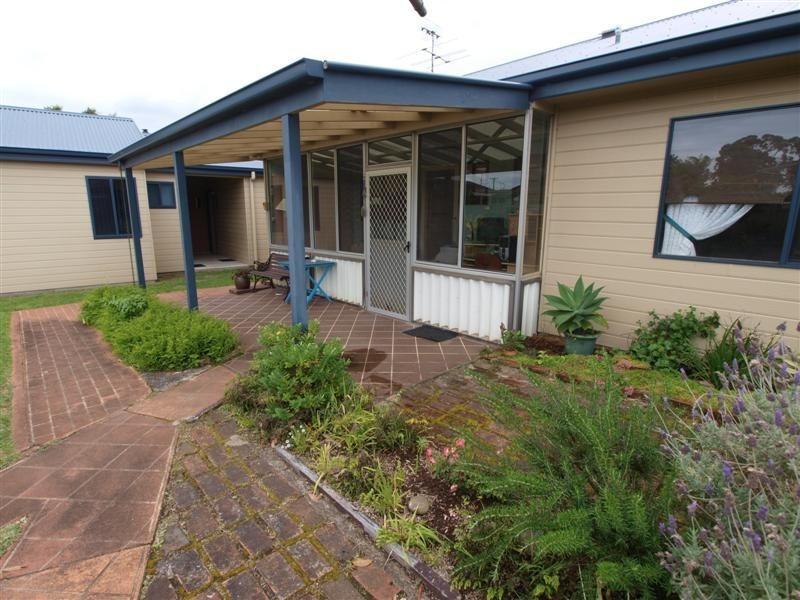 4 Lovegrove Street, Shoalhaven Heads NSW 2535