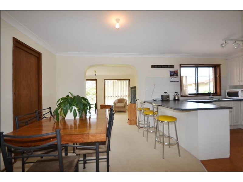 34 Cavalier Parade, Bomaderry NSW 2541