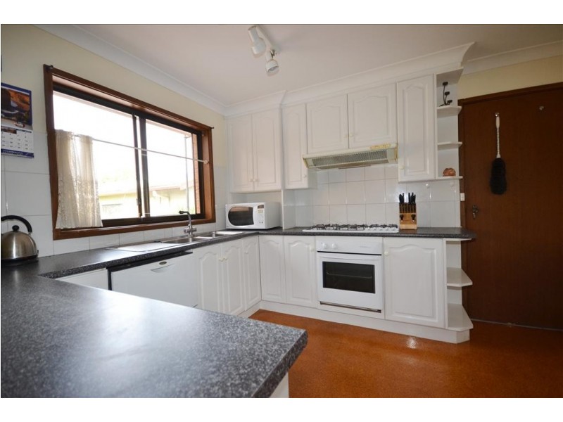 34 Cavalier Parade, Bomaderry NSW 2541