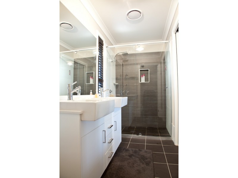 31 Blue Bell Way, Worrigee NSW 2540