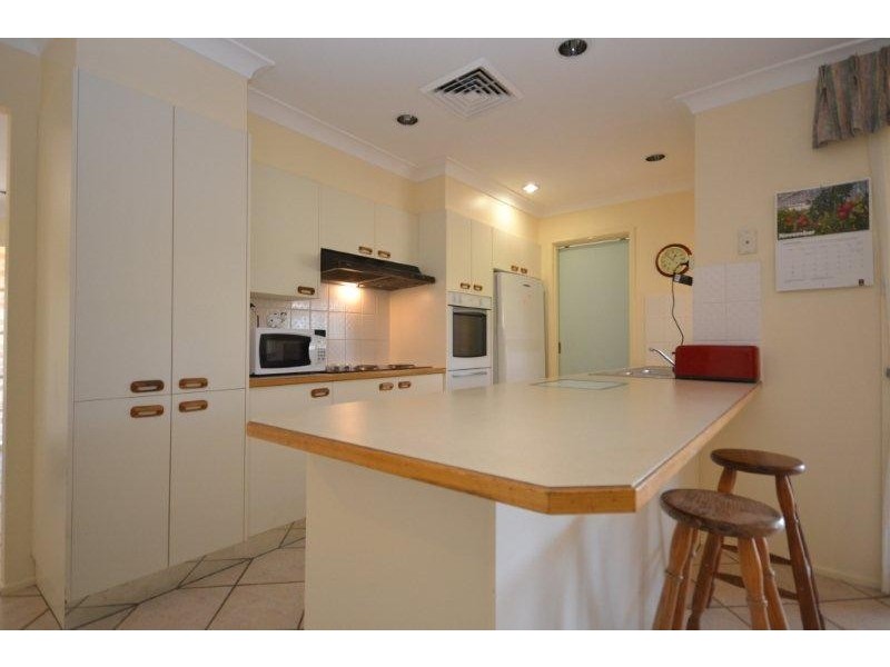 15 Robinia Way, Worrigee NSW 2540