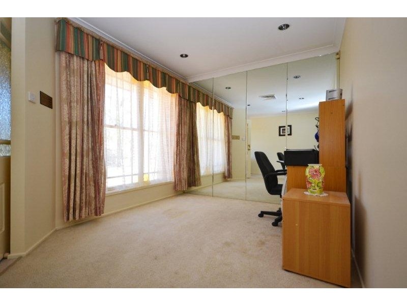 15 Robinia Way, Worrigee NSW 2540