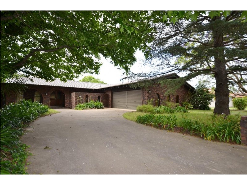 2 Lyrebird Drive, Nowra NSW 2541