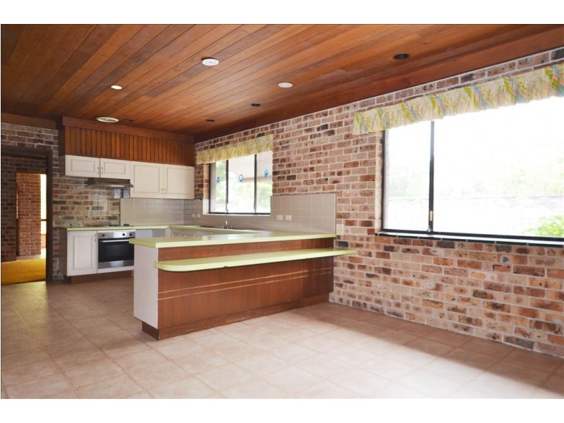 2 Lyrebird Drive, Nowra NSW 2541