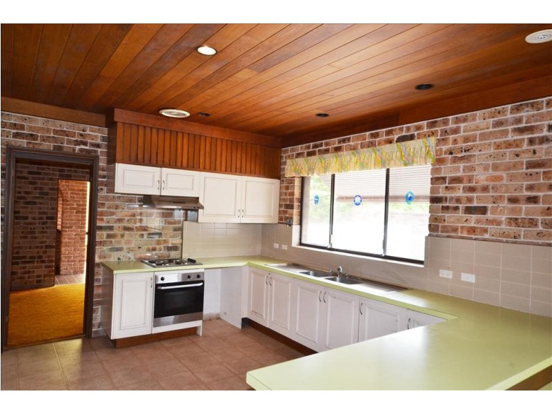 2 Lyrebird Drive, Nowra NSW 2541