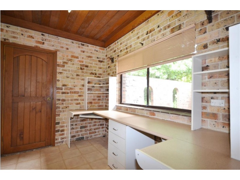 2 Lyrebird Drive, Nowra NSW 2541