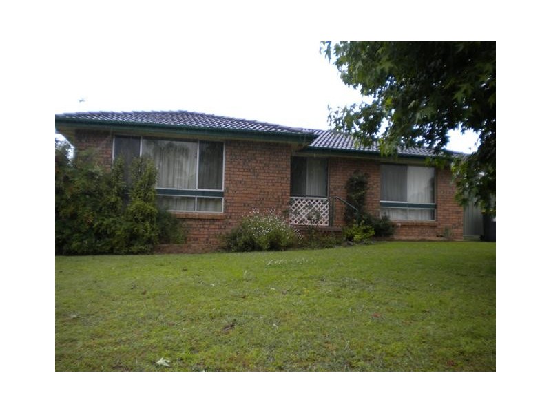 19 FUSCHIA CRESCENT, Bomaderry NSW 2541