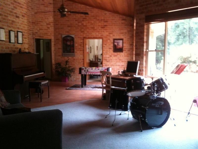 21 WEST CAMBEWARRA RD, North Nowra NSW 2541