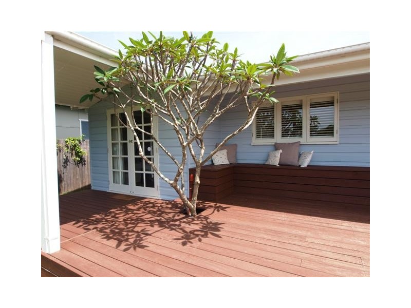 16 Renown Avenue, Shoalhaven Heads NSW 2535