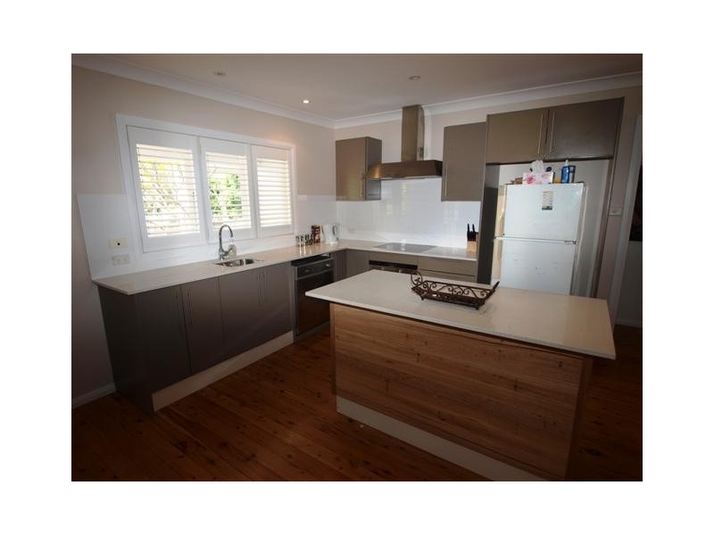 16 Renown Avenue, Shoalhaven Heads NSW 2535