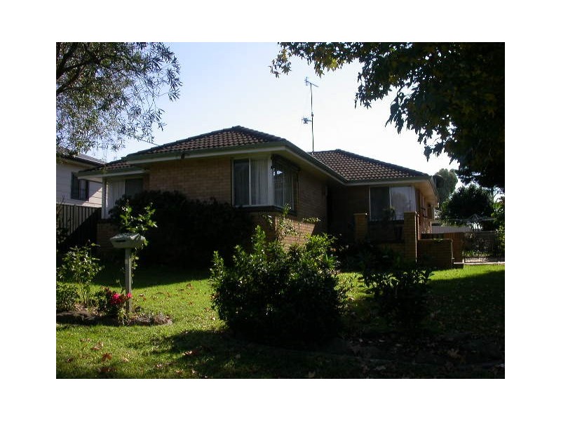 1 Mulgen Crescent, Bomaderry NSW 2541