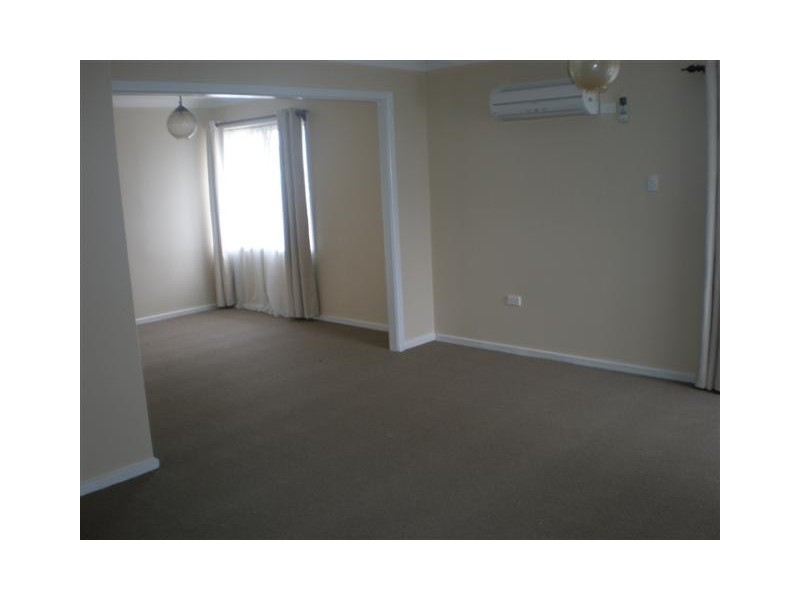 1 Mulgen Crescent, Bomaderry NSW 2541