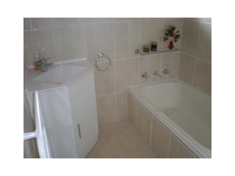 1 Mulgen Crescent, Bomaderry NSW 2541