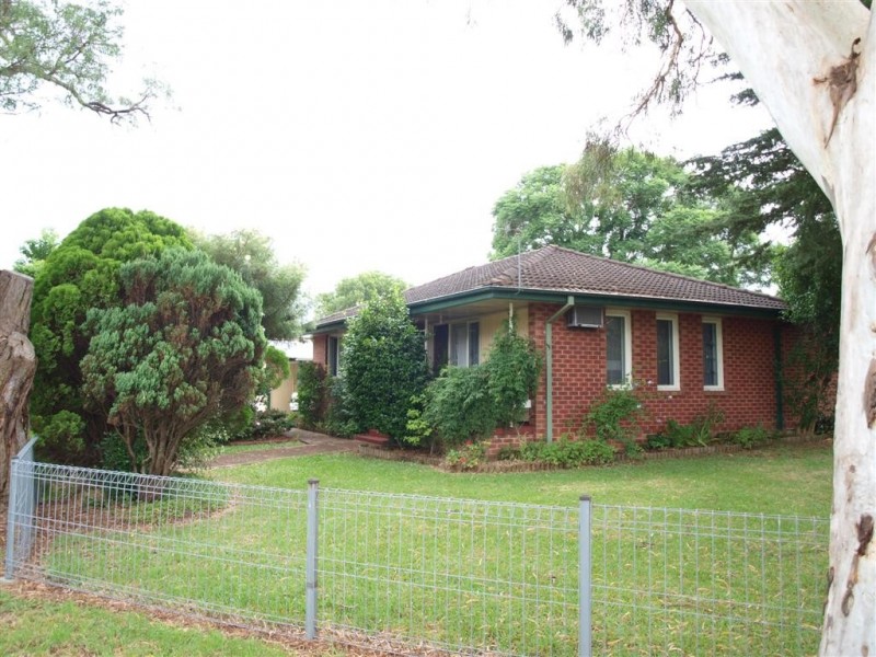 33 Sampson Crescent, Bomaderry NSW 2541