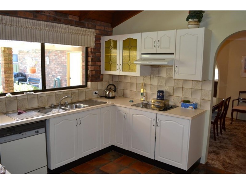 13 Boyd Street, Shoalhaven Heads NSW 2535
