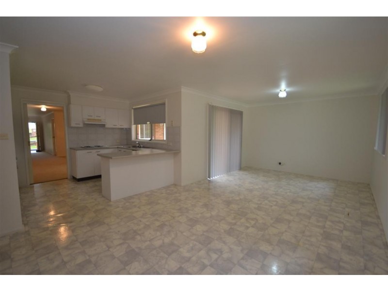 13 Wisteria Place, Bomaderry NSW 2541