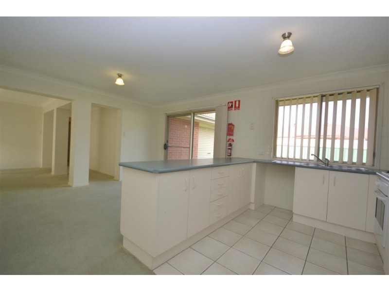 2 Kembla Close, Nowra NSW 2541