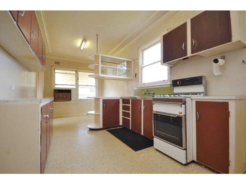 8 McDonald Avenue, Nowra NSW 2541