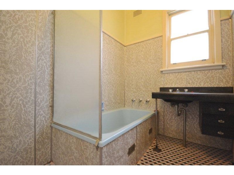 8 McDonald Avenue, Nowra NSW 2541