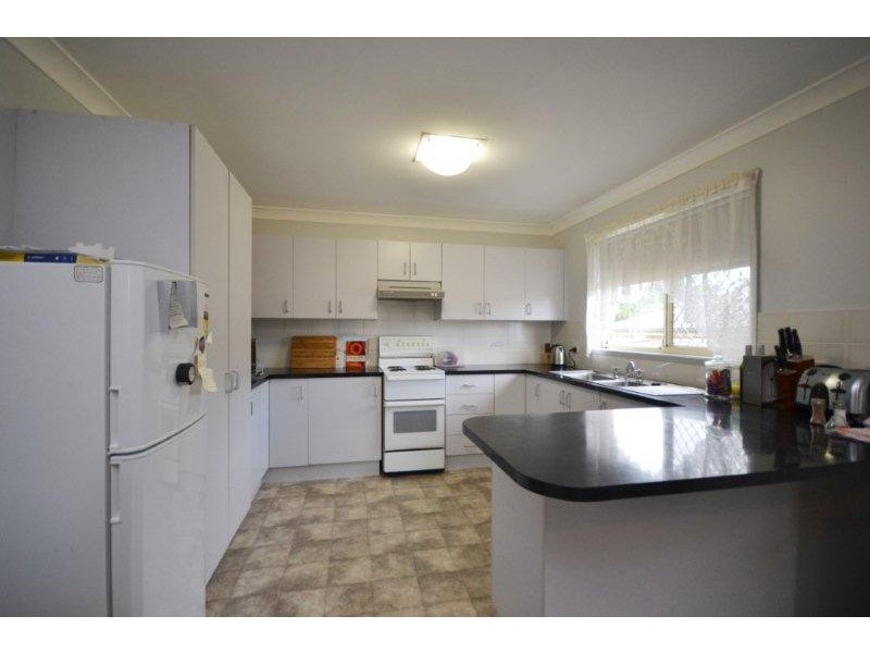 6 Brodie Close, Bomaderry NSW 2541