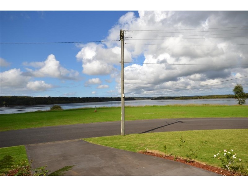 17 Crookhaven Drive, Greenwell Point NSW 2540