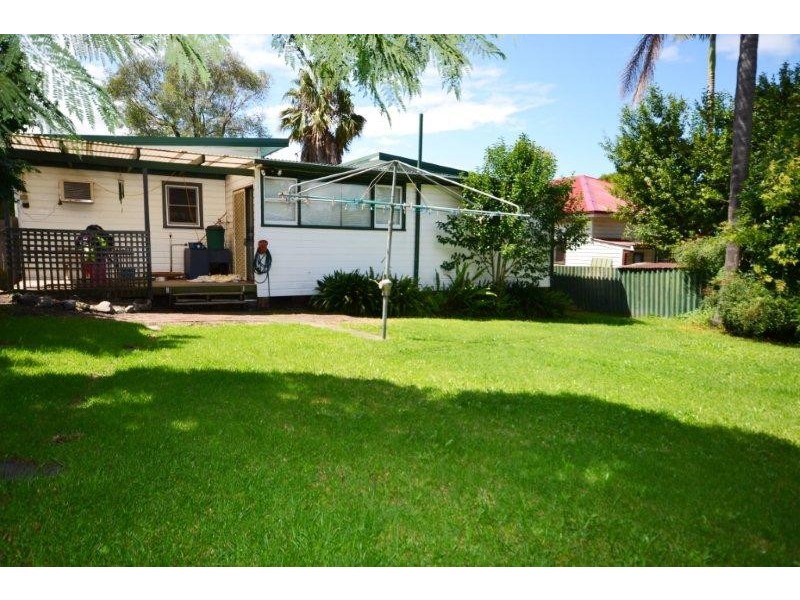 8 Gould Avenue, Nowra NSW 2541