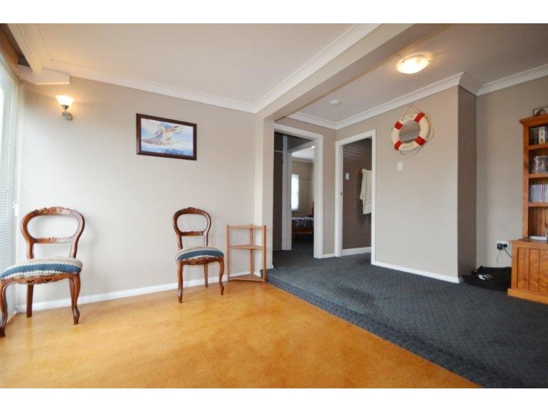 8 Gould Avenue, Nowra NSW 2541