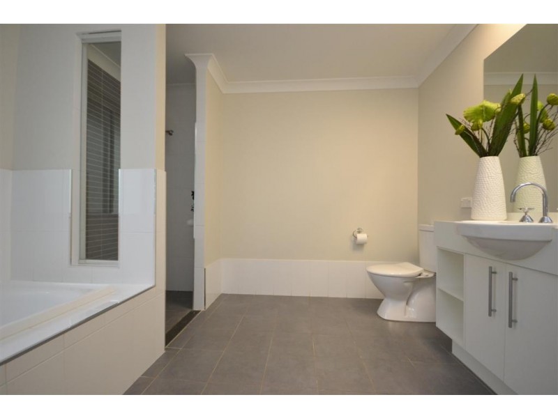 8 Nooramunga Avenue, Cambewarra NSW 2540