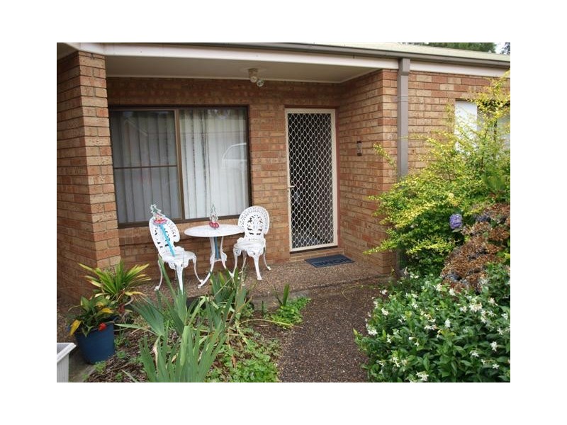 4/42 LYNDHURST DR, Bomaderry NSW 2541