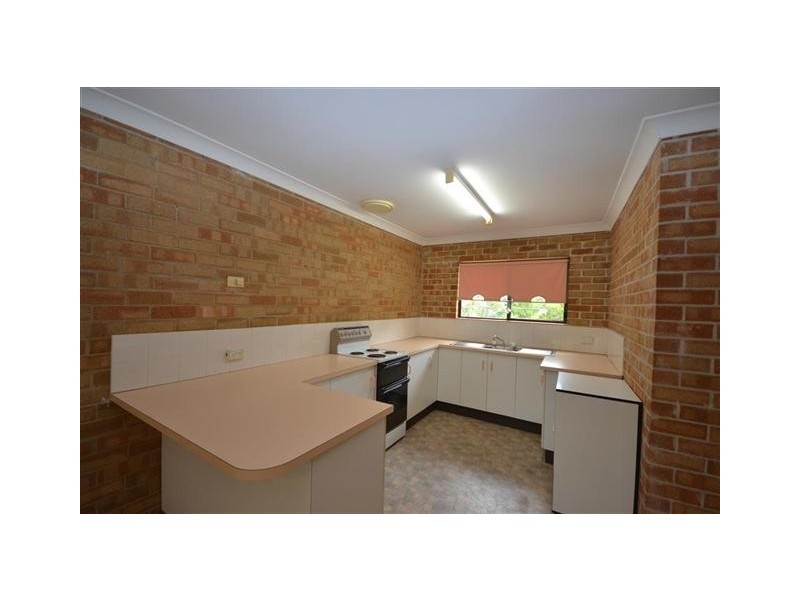 4/42 LYNDHURST DR, Bomaderry NSW 2541