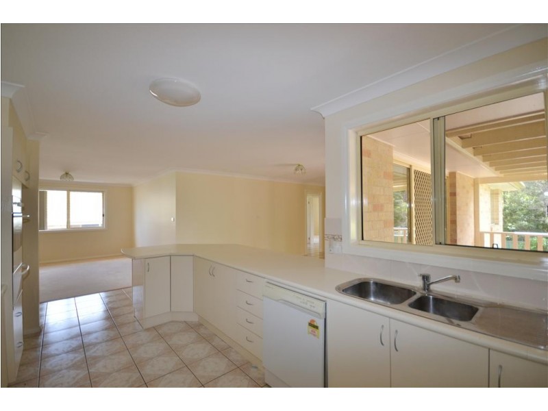 12 Wisteria Place, Bomaderry NSW 2541