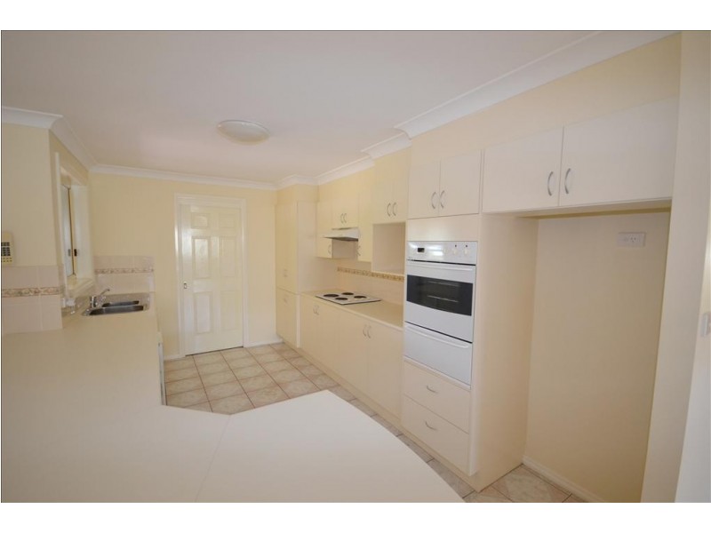 12 Wisteria Place, Bomaderry NSW 2541