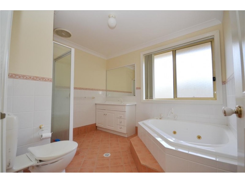 12 Wisteria Place, Bomaderry NSW 2541